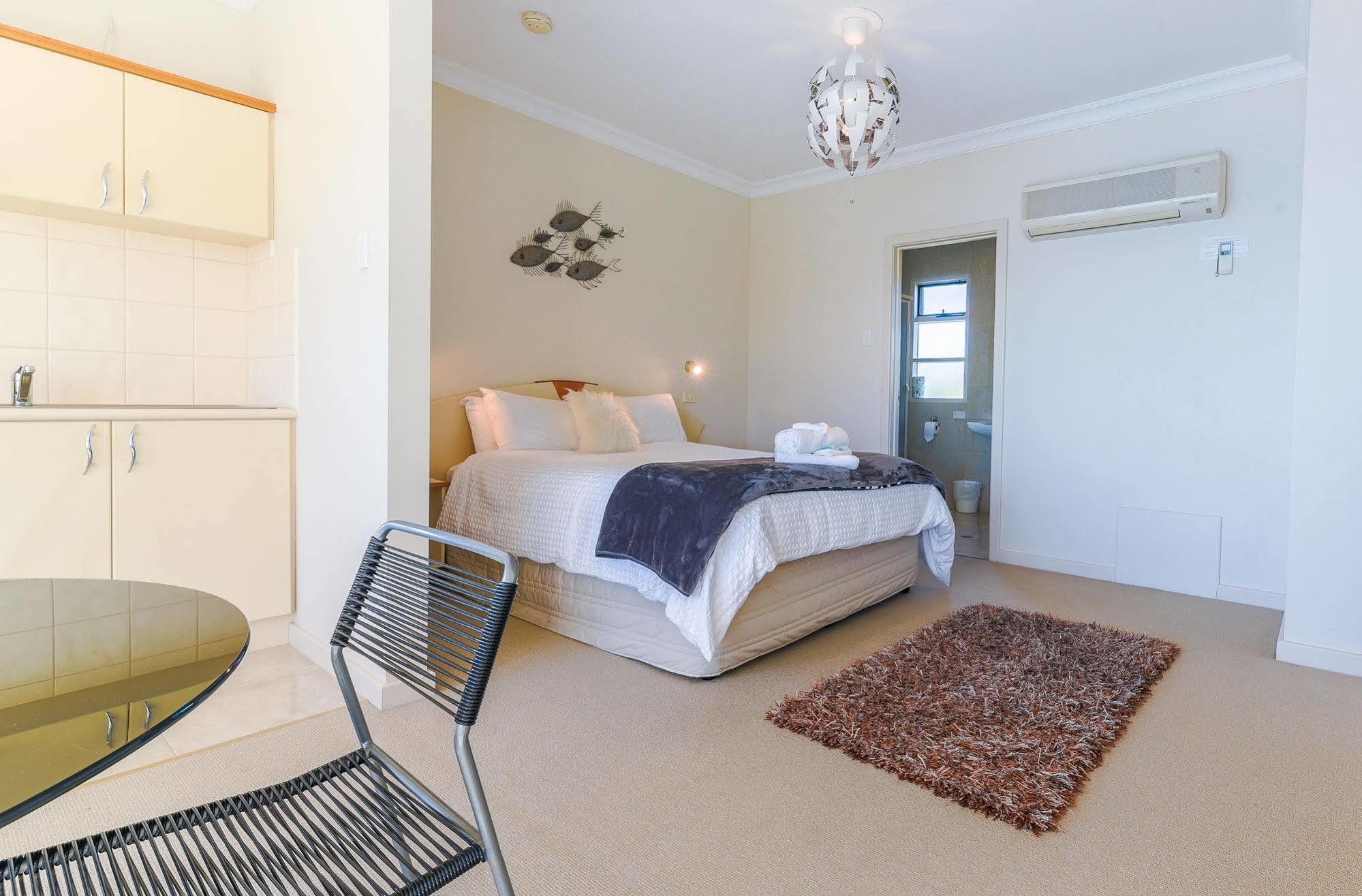 The Bluff Resort Apartments Encounter Bay Extérieur photo